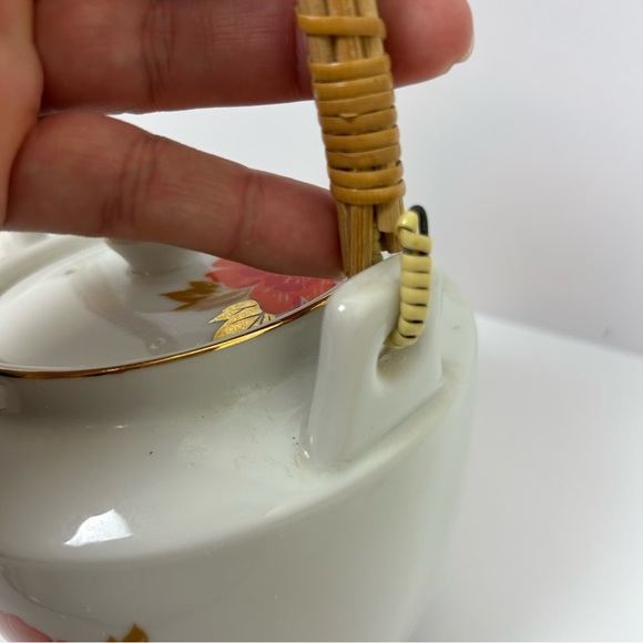 Otagiri Peony Teapot red & gold on white porcelain with bamboo rattan handle - Picture 7 of 10